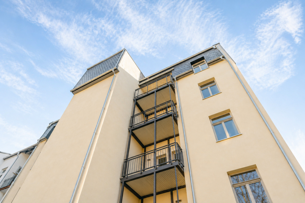 Fassade Denkmalimmobilie REWOBAU